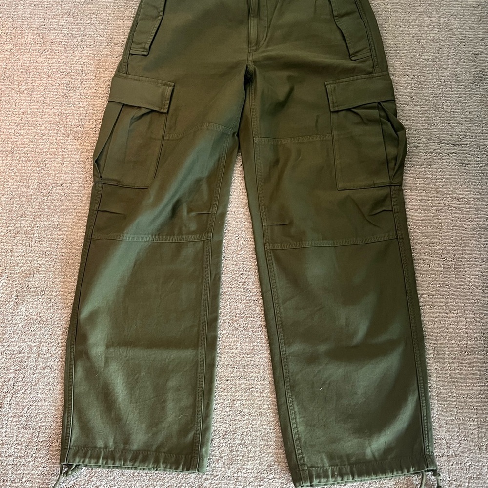 Aritzia TNA Green Wide Leg Cargo Pants, sz 8, used/like new